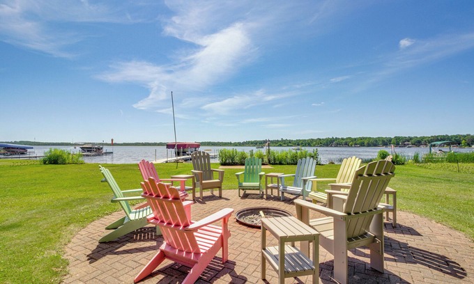 Nisswa Cabin | Large Home on Lake Edward w/Deck & Fire Pit!