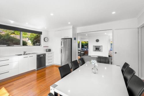 West Hobart House | Large house close to the city tranquil setting