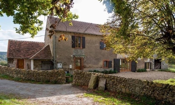 Badecon-le-Pin Cottage | Large House with Terrace near River in Berry