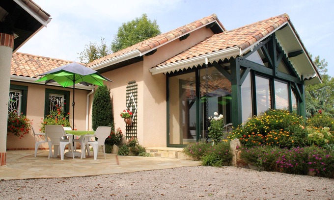 Begole House | Large House with pool veranda and views of the Pyrenees