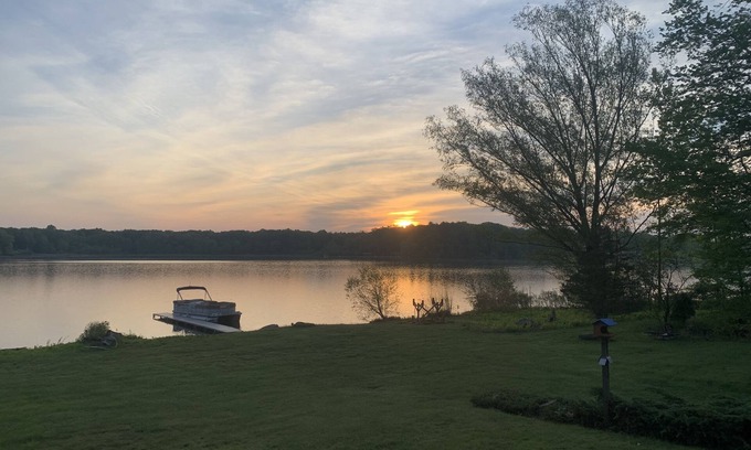 Grand Junction House | Large Lake Home - 15 min from South Haven