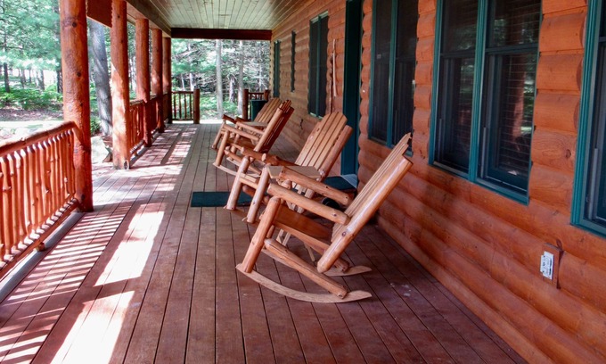 Bitely House | Large lodge perfect for a relaxing, quiet getaway.
