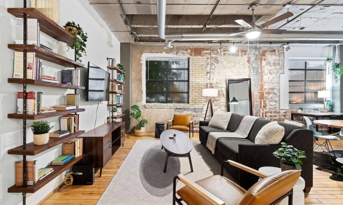 Midtown Apartment | Large Loft-Style 2-Bedroom in Central Midtown