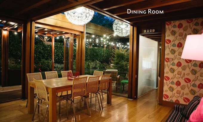 Glasnevin House | Large Luxury Architect Designed House, Sleeps 15. City 15 mins by bus.