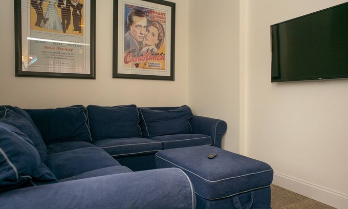 St. Johns Apartment | Large, Luxury Two Bedroom w/Health Club in a Fun Neighborhood