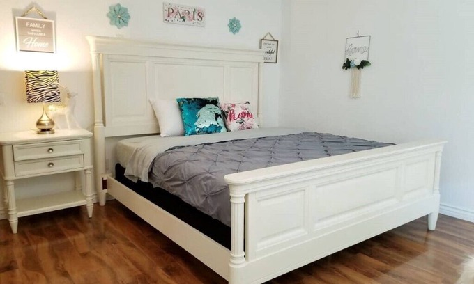 Sherwood Forest and Thistle Development Apartment | LARGE MASTER BED ROOM WITH PRIVATE ENTRANCE & BATH