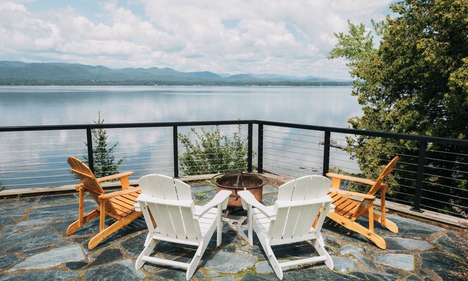 Vergennes House | Large Modern House on Lake Champlain with Private Beach