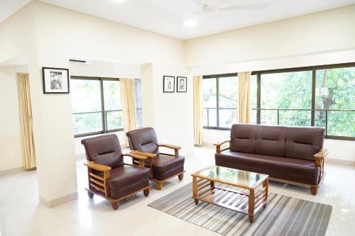 Khar Apartment | Large, Modern, Private 3BHK, Khar West, Mumbai