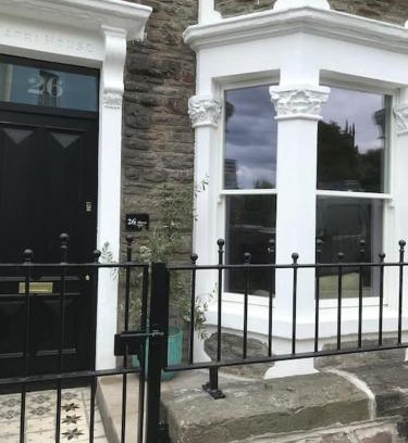 Southville House | Large newly refurbished house close to harbour