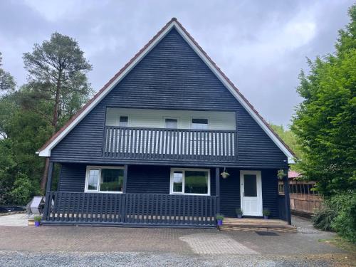 Bailieborough Ski Chalet | Large Newly Refurbished Lakeside Chalet With Optional Private Hot Tub