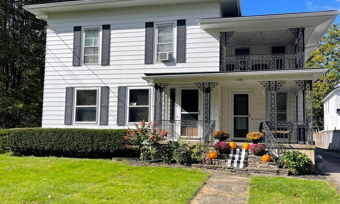 Medina Apartment | Large One Bedroom Downstairs - with laundry