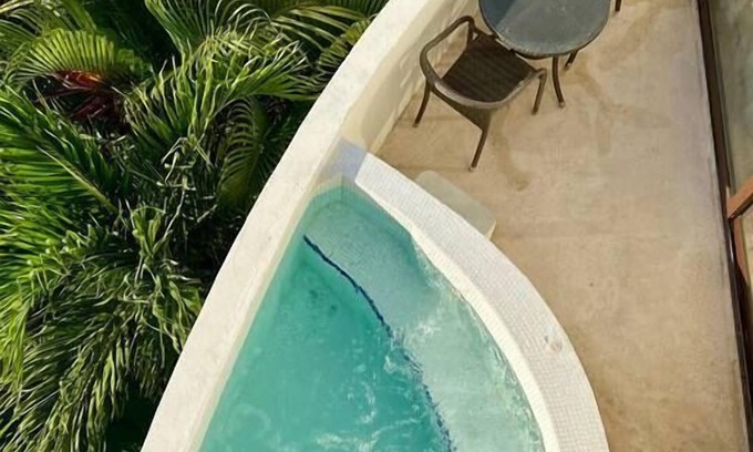 Francisco Uh May House | Large Penthouse Studio with Private Heated Jacuzzi C301S