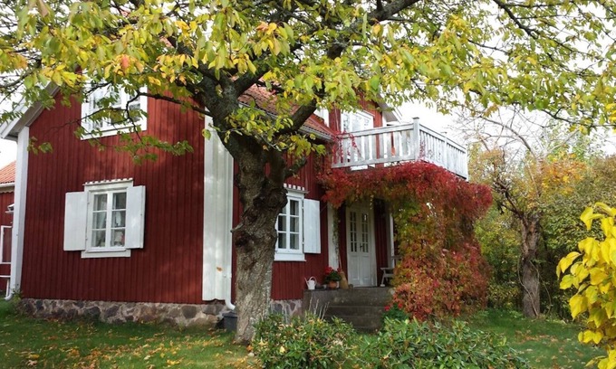 Alem House | Large, Quiet, GENUINE with many rooms near the sea.