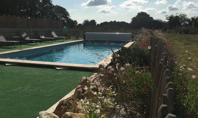 Le Gua House | Large, quiet house with swimming pool for vacations with friends and family