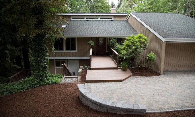 Sammamish House | Large retreat house in a quiet cul de sac!