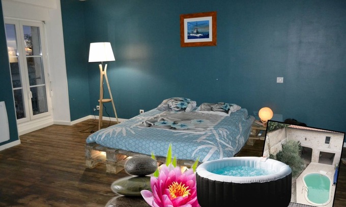 Chef-Boutonne Bed & Breakfast | Large room of more than 30m2 for 4 to 5 people
