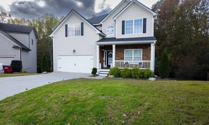 Braselton House | Large Rustic Family Home By RoadATL-KingBed-Firepit-Grill