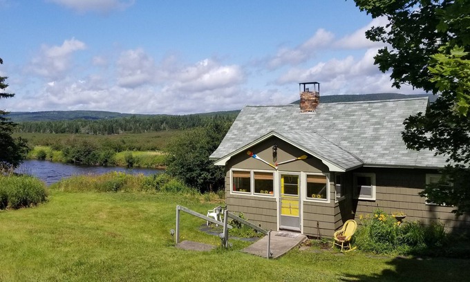 Baddeck Bridge Cottage | Large Secluded Riverside Cottage