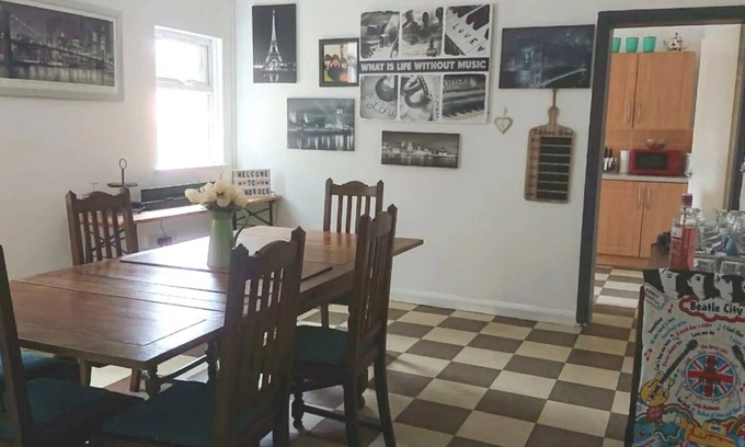 New Brighton House | Large, social and comfortable house with plenty of space for large groups