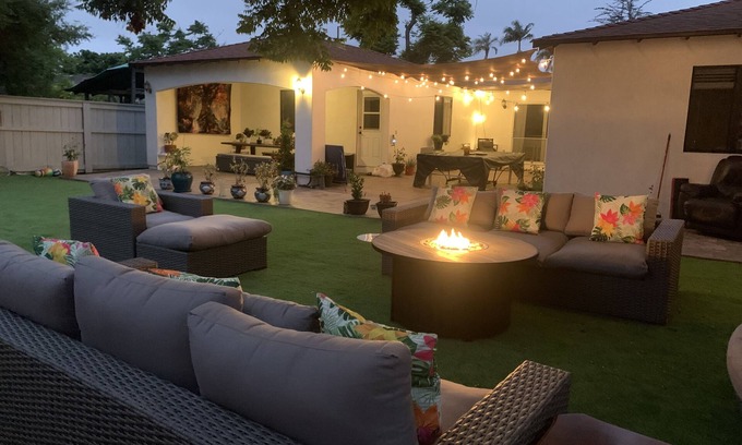 Lincoln Acres House | Large space 4 large groups, families, intimate celebrations, retreats & reunion.