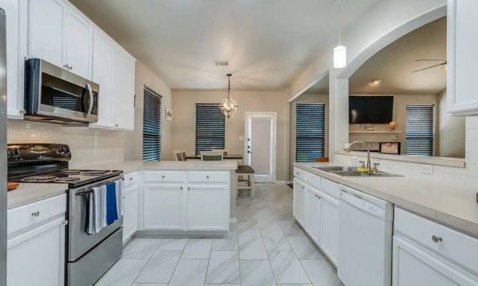 Universal City House | Large spacious, gorgeous home