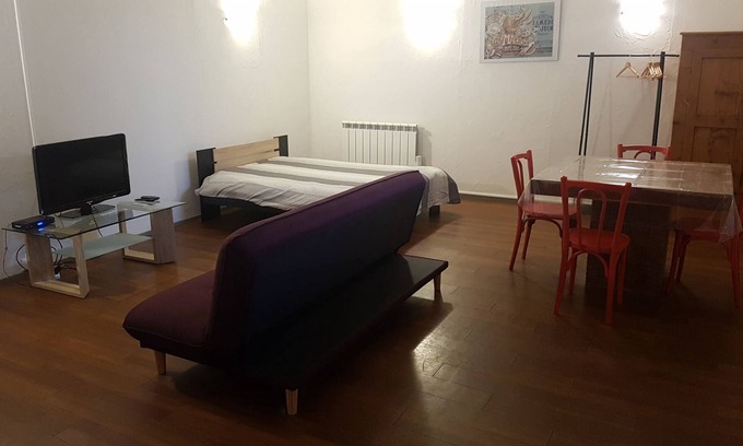 Passins Apartment | LARGE STUDIO NEAR VIA RHÔNA
