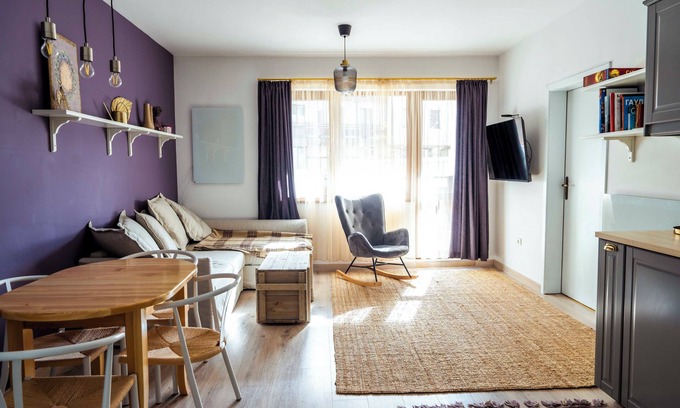 Kvartal Noviya Grad Apartment | Large stylish 2-bedroom apt, 2min walk to ski path, 7-8min to gondola