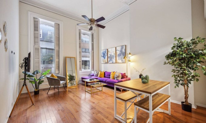 Center City West Apartment | Large & Sunny 1/1 Located Near Rittenhouse Square