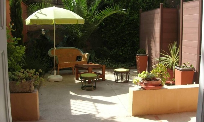 Les Remparts Apartment | Large T2 of character, downtown with garden/patio.