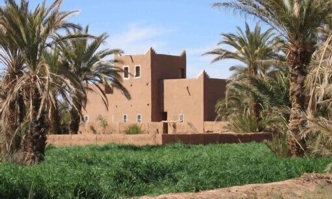 M'Hamid El Ghizlane House | large traditional adobe riad on the edge of the sahara