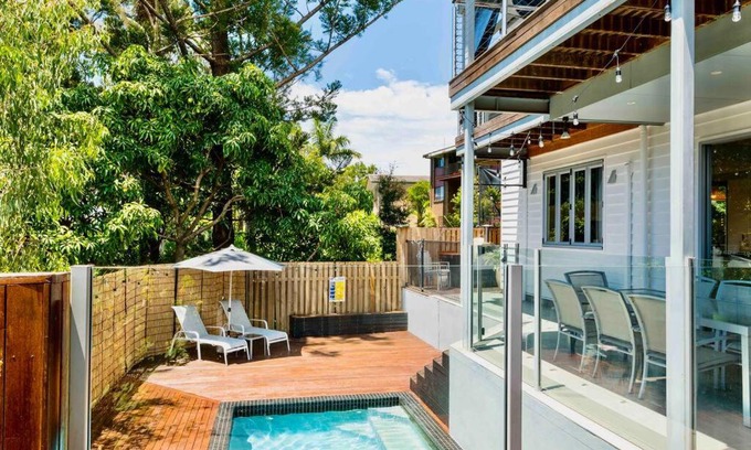 Tugun House | Large Tugun Modern House minutes to the beach