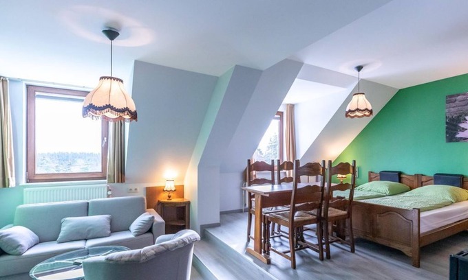 Buellingen House | Large twin room, shower/WC - Hotel Schröder