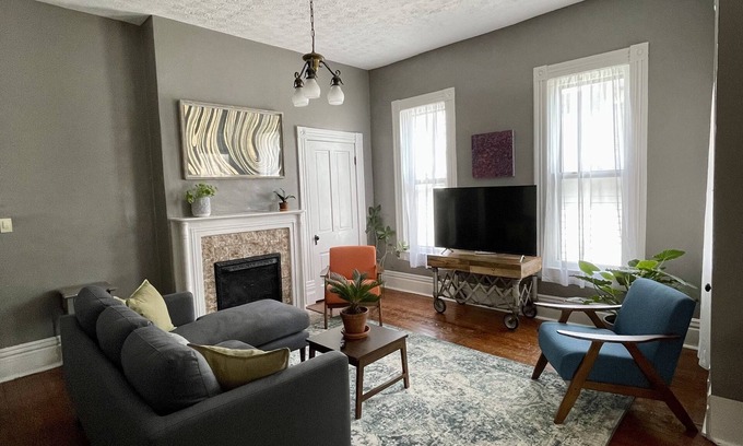 Woodward Heights House | Large Two Bedroom Apartment in Downtown Lexington near Rupp Arena