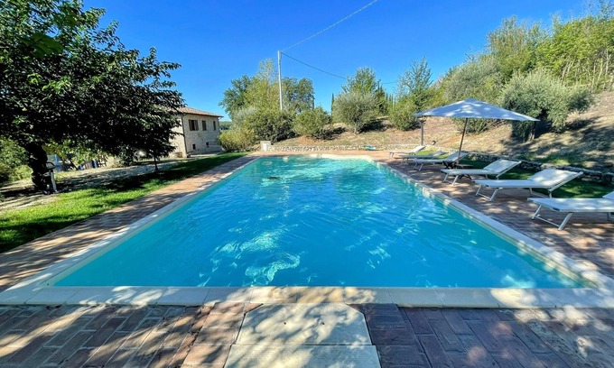 Loreto Villa | Large villa - sleeps 10 - pool - pergola - playground for children - wifi