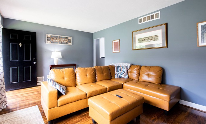 Buechel House | «Large yard big deck gas stove granite Grill lots of parking quiet neighborhood