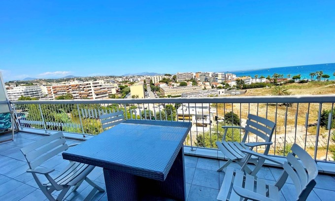 Cros-de-Cagnes Apartment | Larger 2 rooms - Sea View amazing - terrace - parking - air con - 200m beach