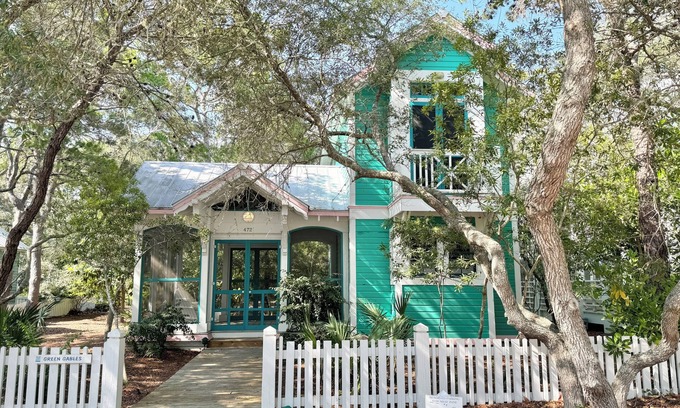 Seaside House | Larger Guest Home Sleeps 2 in Seaside, 352 Yards to Beach + 2 Adult Bikes!