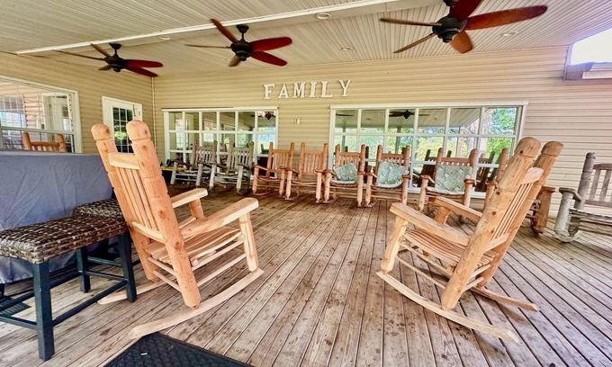 Saucier House | Largest Coast Mini Resort! Pool, Gym, Pool table, Lake +