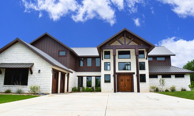 Sabinal House | Largest Luxury Home in the Concan Golf Course with hot tub! Sleeps 27 guests
