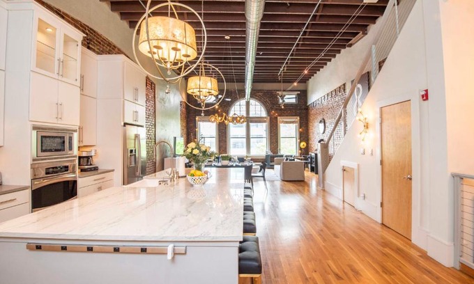 Old City Apartment | Largest Rooftop w Firepit - Vaulted LUXE Penthouse