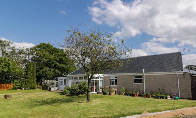 Mauchline Cottage | LARGIEHOLM, pet friendly, character holiday cottage in Mauchline