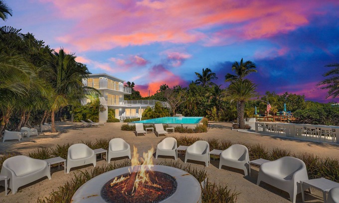 Rock Harbor House | Largo Manor Summary: