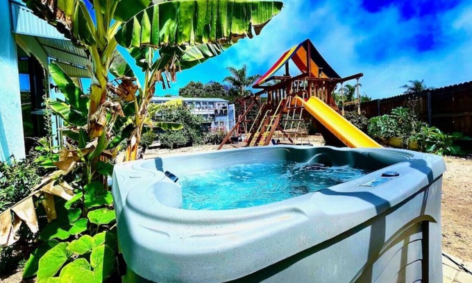 Olde Carlsbad House | Larkspur Full · 7 Minutes to Legoland-3 Minutes to Beach-King Beds