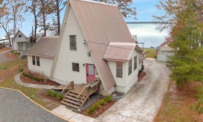 Zwolle House | Larkspur Lodge on Scenic Toledo Bend Lake