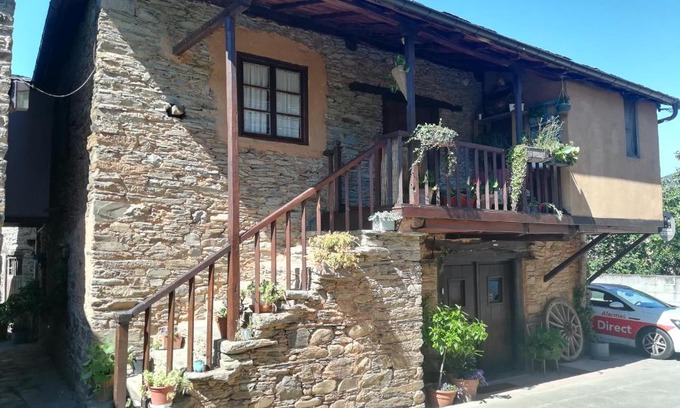Toral de Merayo House | Las 3 Negrillas