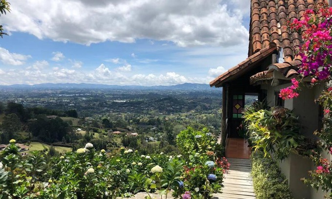 Rionegro Ski Chalet | LAS NUBES - Donde la energía fluye, el alma se cura