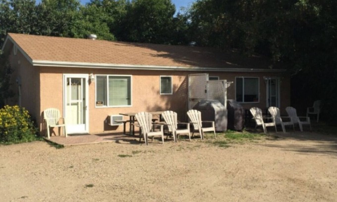 Regina Beach Cabin | Last Mountain Getaways-Unit #2-Regina Beach, Sk