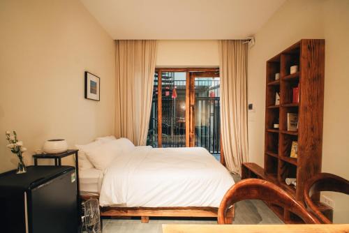 Truc Bach Apartment | Late Autumn