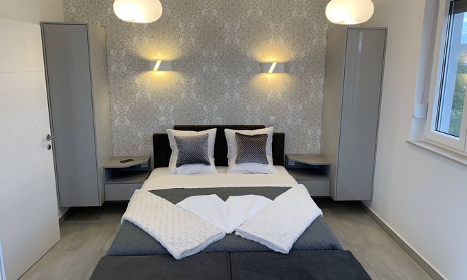 Turanj Apartment | Laudato ⭐️⭐️⭐️⭐️ XXL Deluxe Apartment with free Jacuzzi, Bikes & Covered Parking