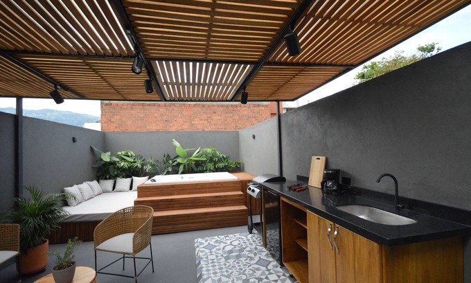La America Apartment | Laureles Penthouse: Jacuzzi & Huge Terrace